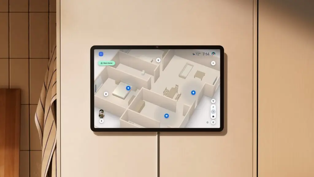 شاشة ذكية مثبتة على الحائط تعرض خريطة المنزل الذكي التفاعلية Alexa Home Map