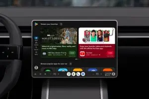 واجهة متجر Google Play الجديدة المعروضة على شاشة السيارة