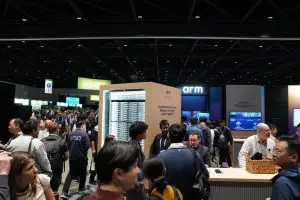 عرض خوادم Arm AGI CPU ومعالجات الذكاء الاصطناعي في مؤتمر تقني