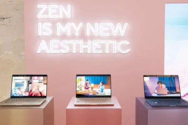 حواسيب Zenbook 14 المحمولة معروضة في حدث الإطلاق الرسمي