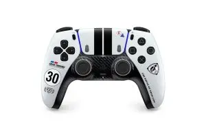 يد DualSense إصدار محدود بتصميم لعبة Gran Turismo 7