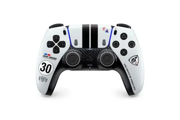 يد DualSense إصدار محدود بتصميم لعبة Gran Turismo 7