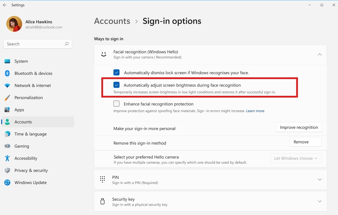 لقطة شاشة لإعدادات خيارات تسجيل الدخول في Windows 11