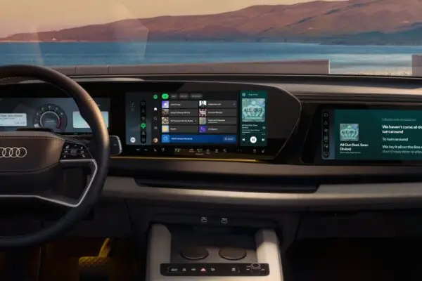 واجهة تطبيق Spotify الجديدة على شاشة سيارة Audi الحديثة